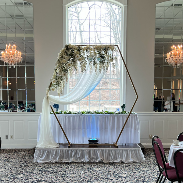 Decorative head table for a wedding